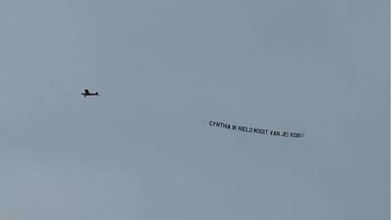 Anti-Liebesbotschaft: Kleinflugzeug mit ungewöhnlichem Banner in den Niederlanden