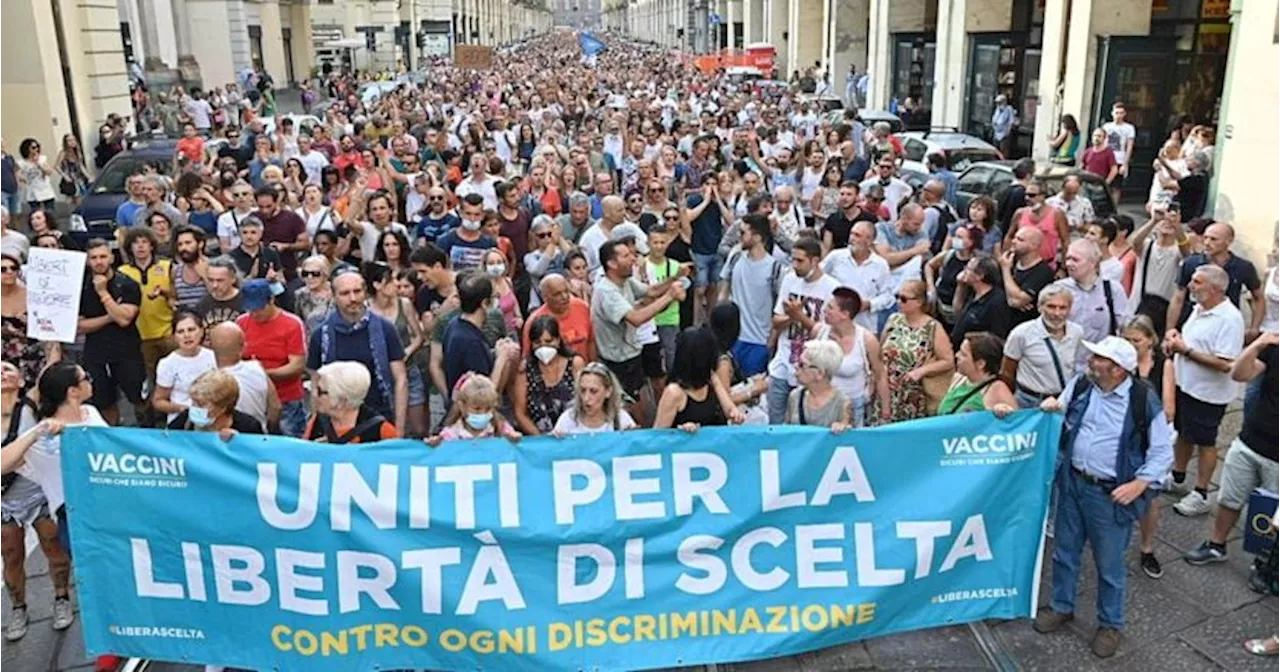 Manifestazioni contro il green pass in tutta Italia, disordini a Roma