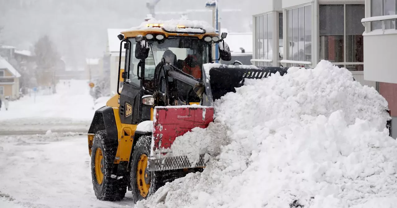 Röda varningar för flöden efter snösmockan