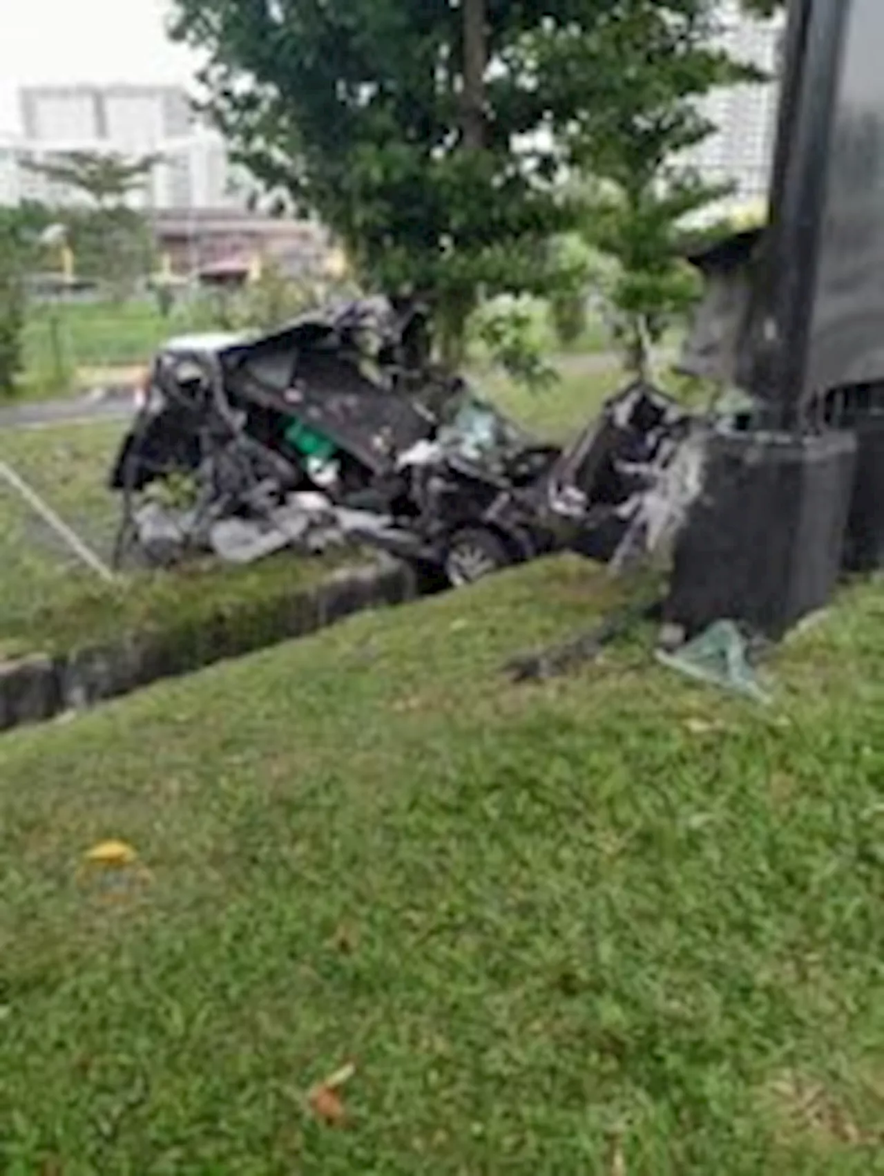 Lelaki warga emas maut kereta terbabas langgar pokok, papan tanda