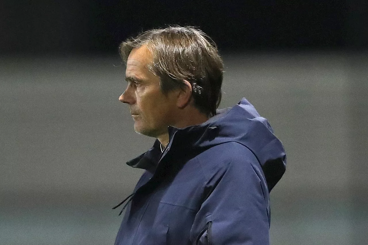 Cocu ergert zich aan Vitesse: 'Ik kan er niet van genieten'