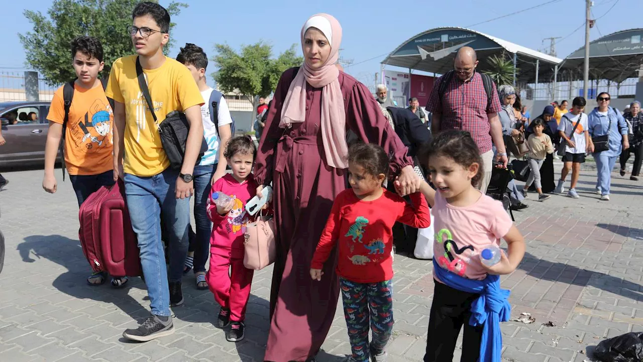  Foreign passport holders enter Rafah crossing