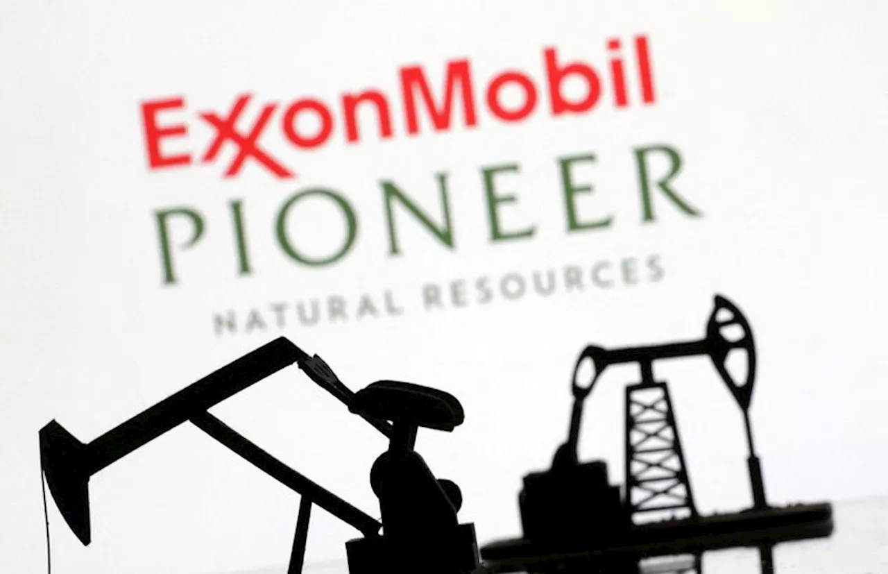 US Senator Schumer urges FTC to probe Exxon, Chevron mega-deals