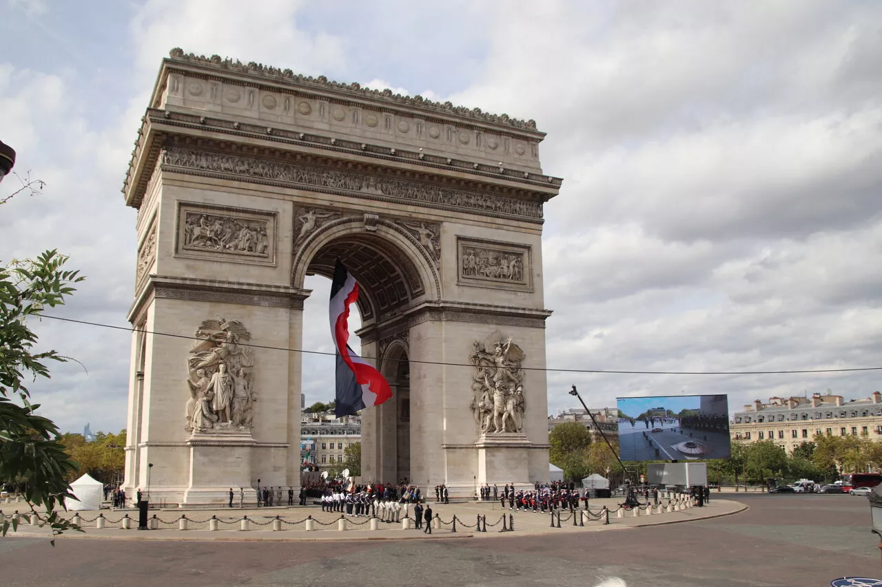 Renforcement de la sécurité autour de l'Arc de Triomphe