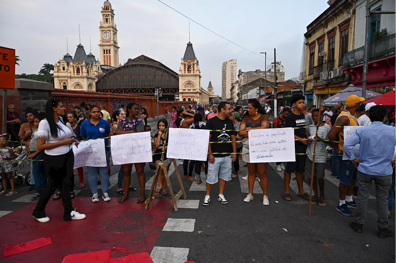 Moradores impedem retorno da Cracolândia à Rua Mauá