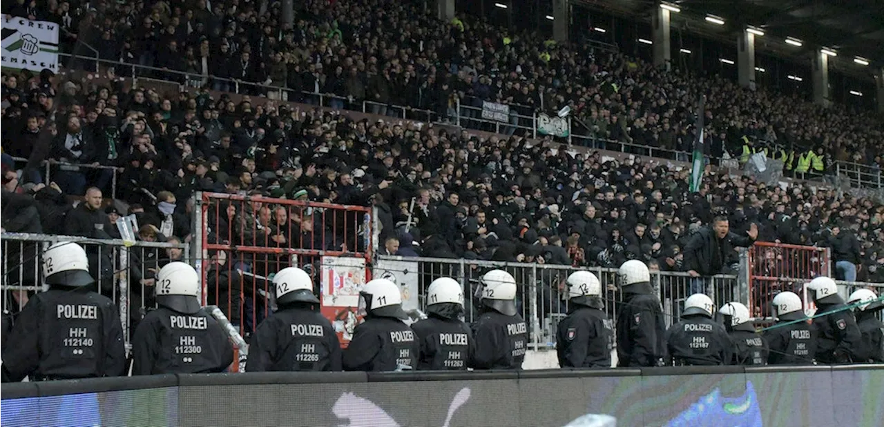 Polizeieinsatz bei Spiel von St. Pauli: Heftige Eskalation im Fanblock