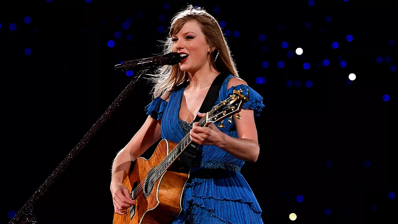 Taylor Swift Performs Surprise Song About Falling in Love Again