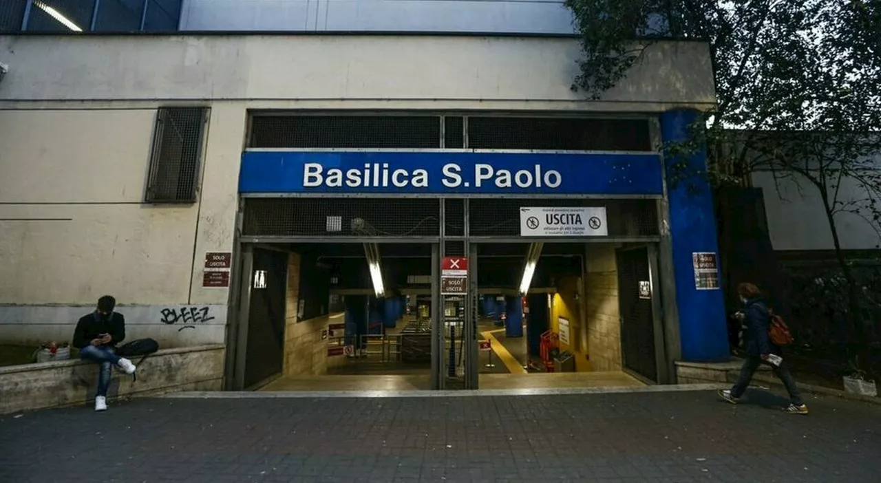 Roma, paura in metro: treno in partenza colpisce un ragazzo di 17 anni sulla banchina