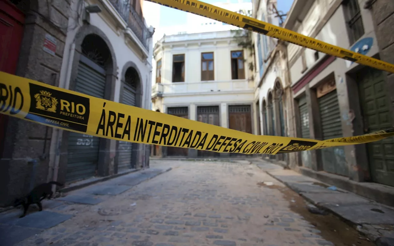 Travessa do Comércio segue fechada após desabamento de imóvel