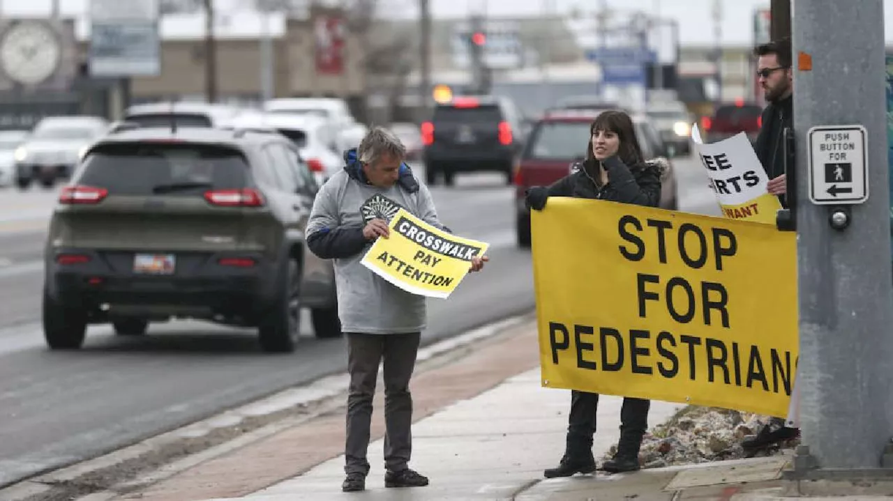 Advocacy Group Calls for Ban on Right Turns on Red Lights