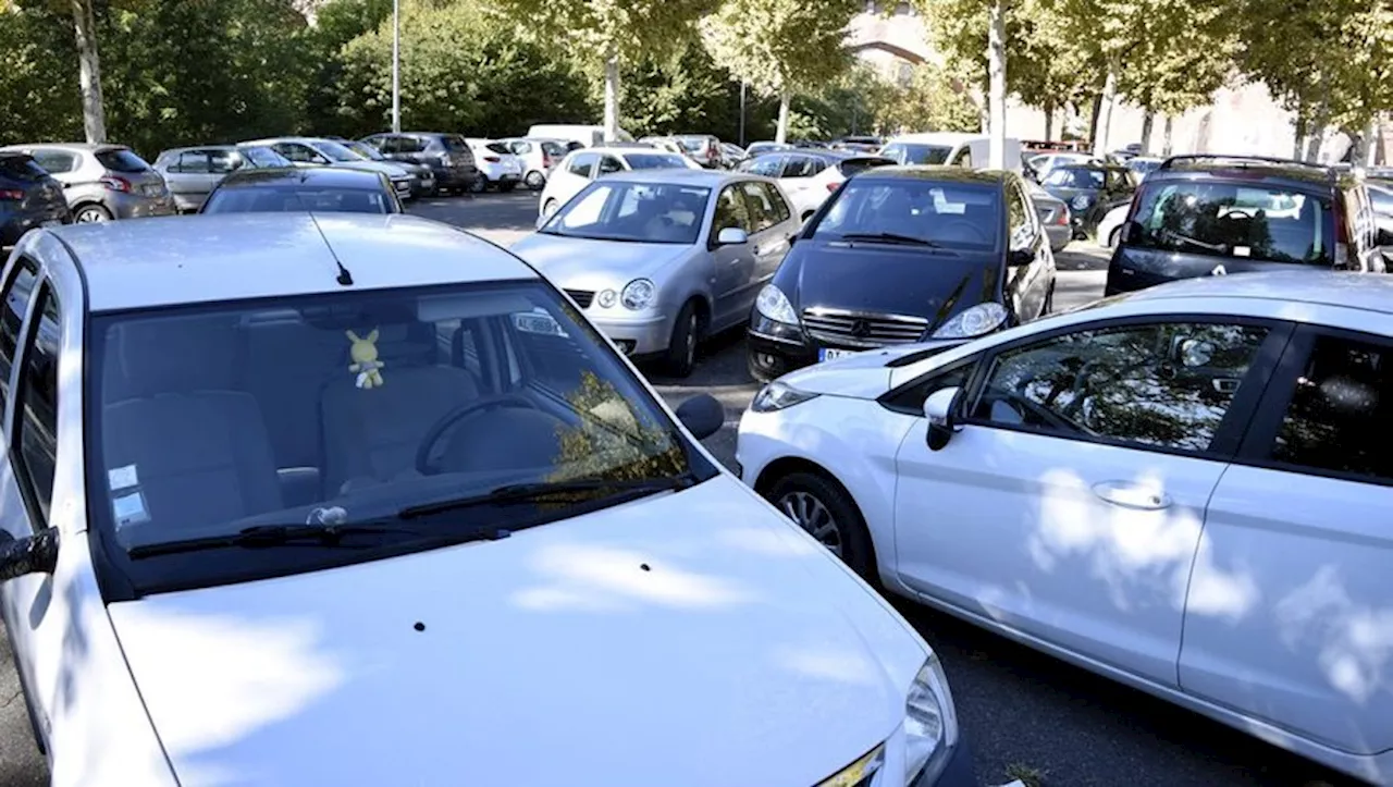 Sur le parking gratuit des berges du Tarn à Montauban, la galère pour trouver une place