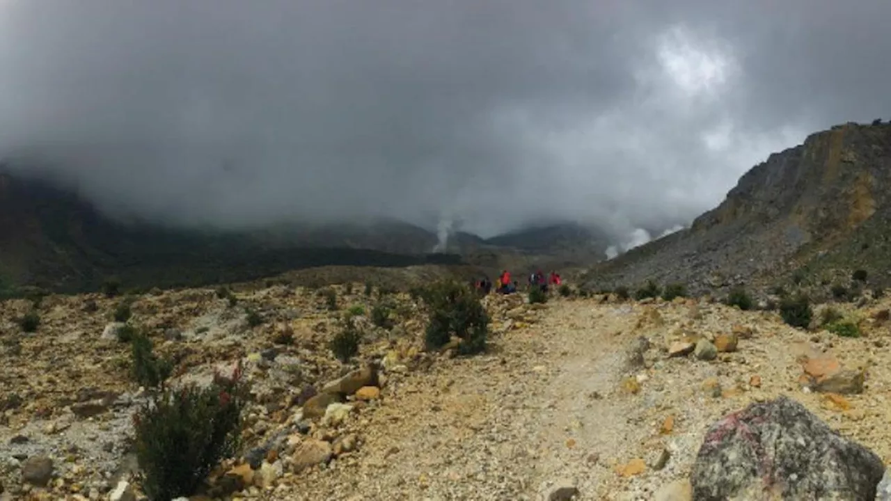 Karhutla Gunung Papandayan Sudah Padam, Jalur Pendakian dan Sebagian Area Wisata Masih Ditutup