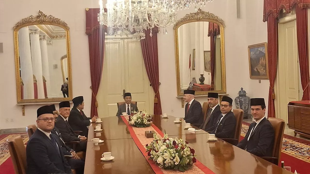 Presiden Jokowi Bertemu dengan Presiden FIFA Gianni Infantino di Istana Negara