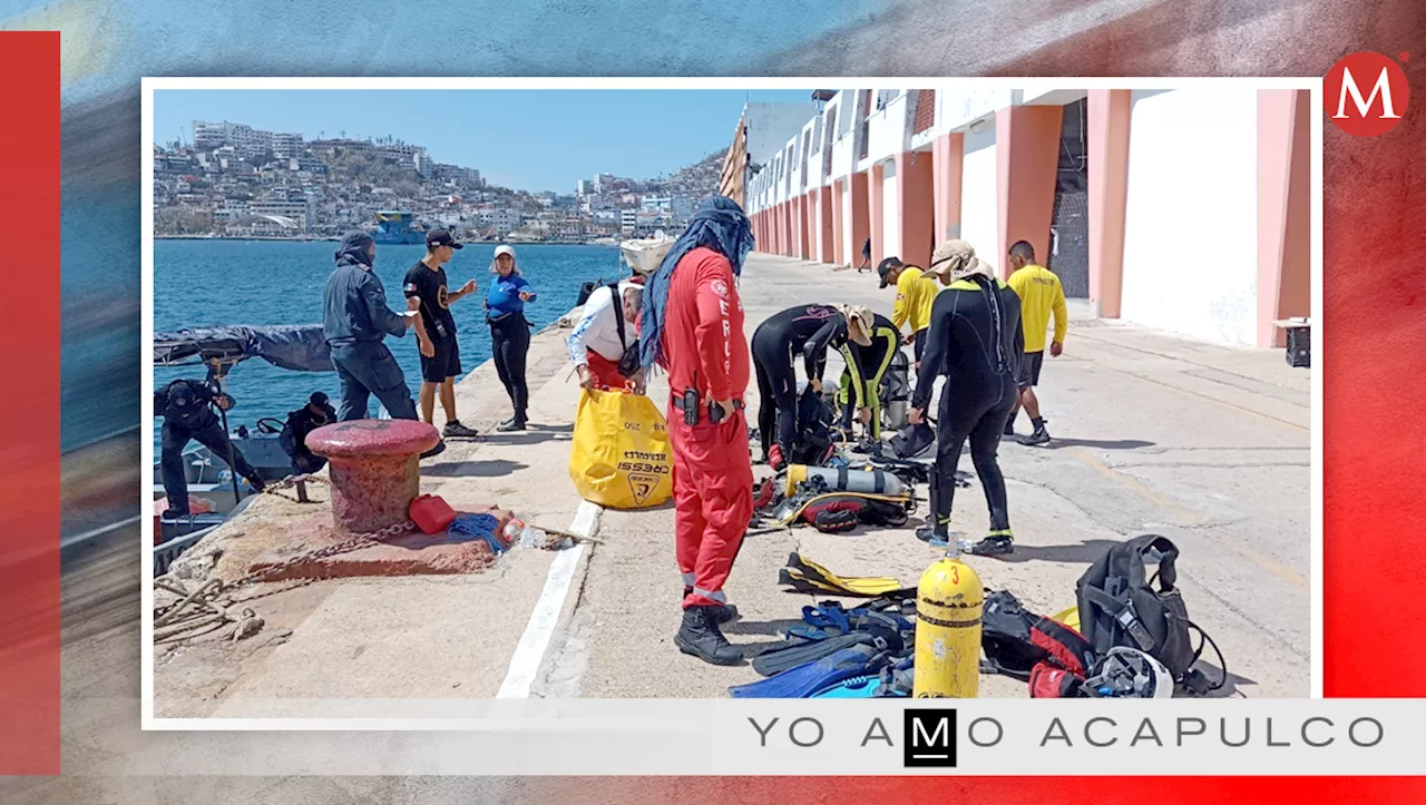 Buzos de la SSC recuperan embarcaciones en Acapulco tras el paso del huracán Otis