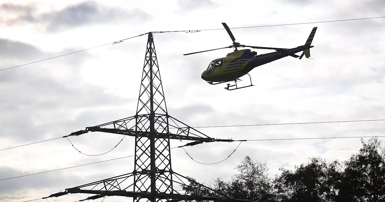 Hubschrauber-Kontrolle der Netzleitungen der Westfalen-Weser-Energie