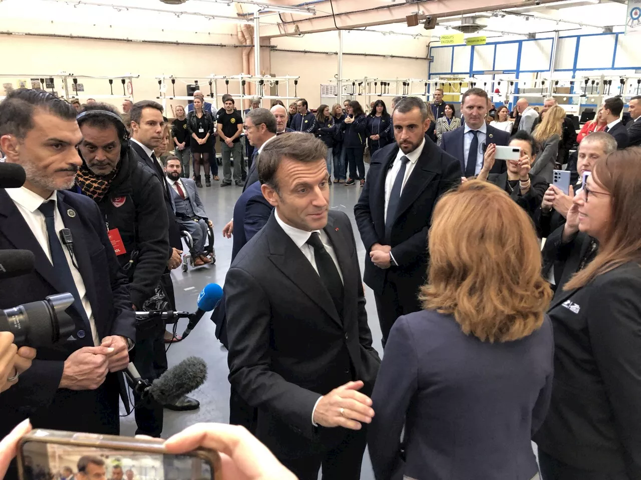 Macron appelle à un cessez-le-feu après les attaques en Israël