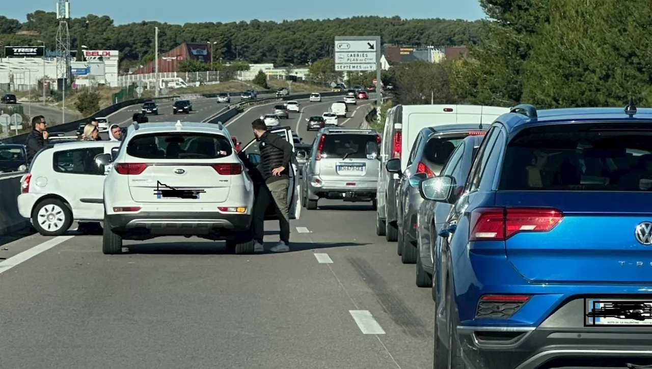 A51 : deux accidents impliquant cinq véhicules provoquent un bouchon important à Plan de Campagne