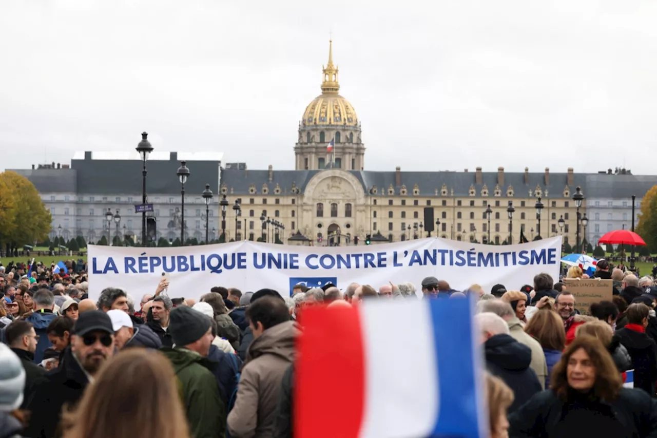 Marche contre l’antisémitisme : le cortège s'élance depuis l'esplanade des Invalides à Paris