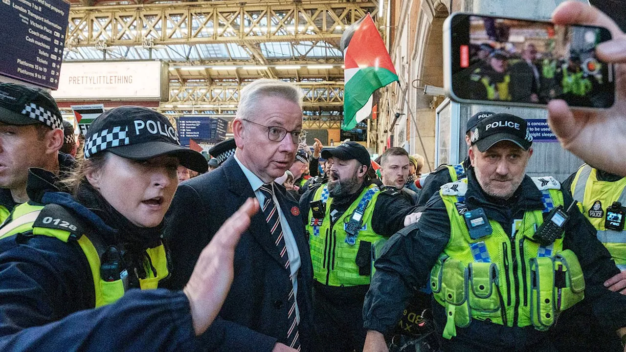 Michael Gove Mobbed by Pro-Palestinian Supporters at Victoria Station