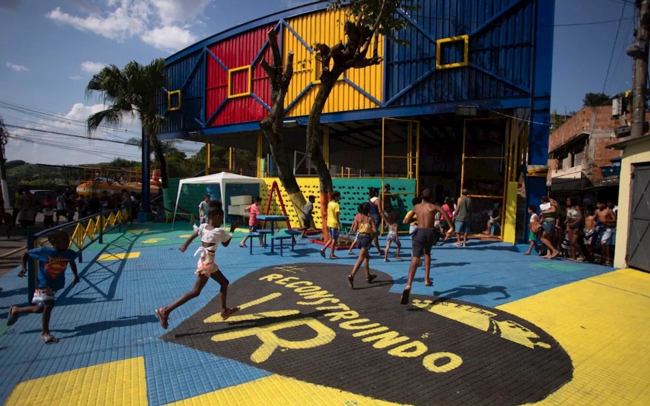 Prefeitura de Volta Redonda entrega melhorias em praça no Coqueiros