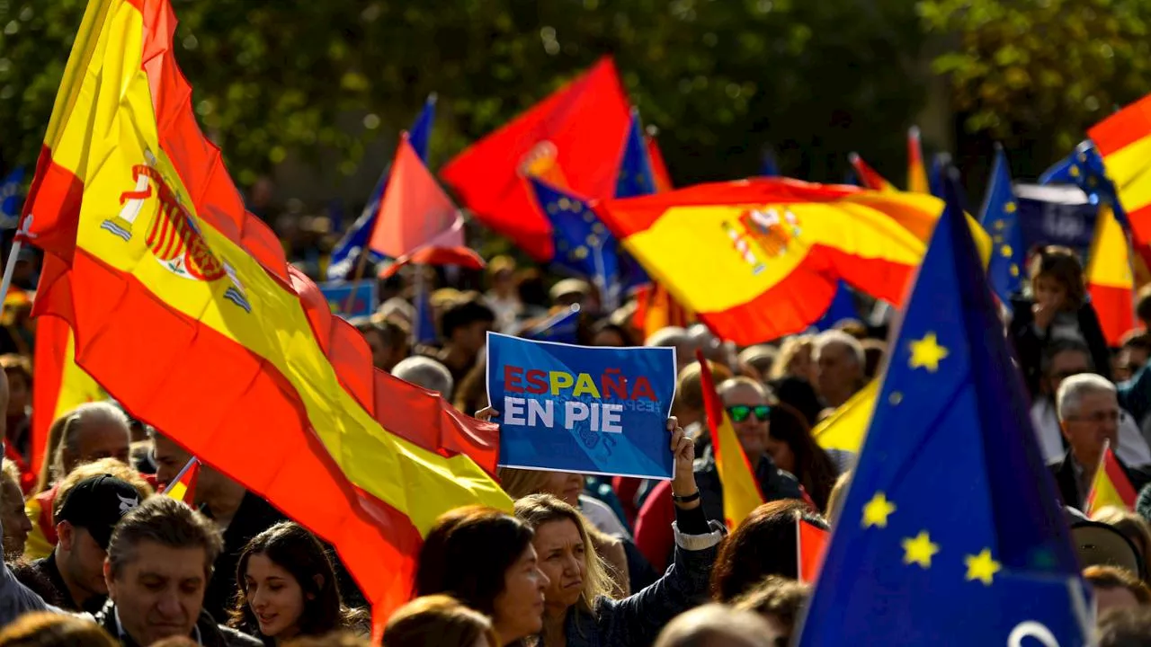 Spagna, oltre 100mila in piazza contro l’amnistia ai separatisti catalani