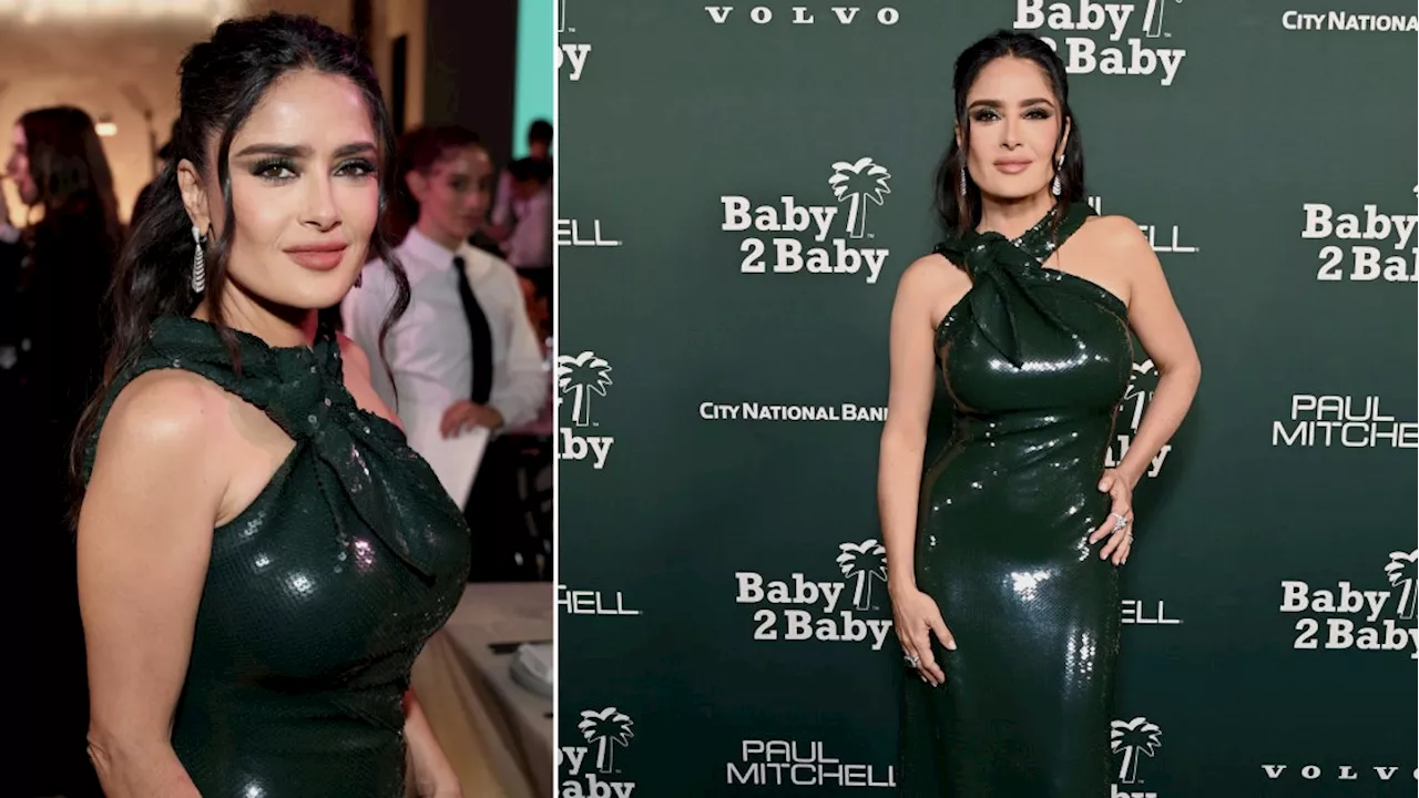 Salma Hayek luce elegante con un vestido halter de lentejuelas y zapatos de tacón