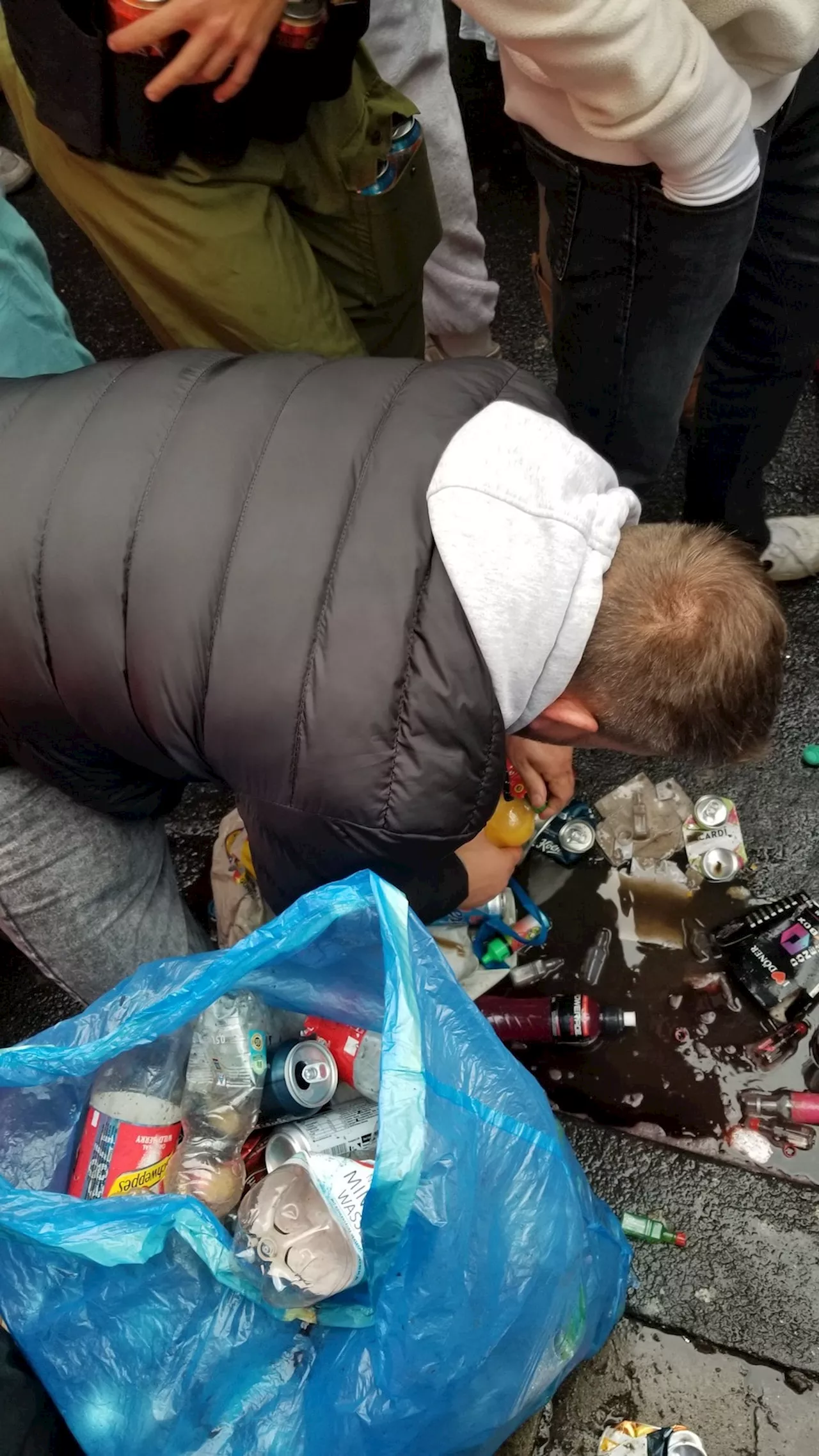 Kölner Pfandsammler im Karneval: Griff in die Ekelbrühe