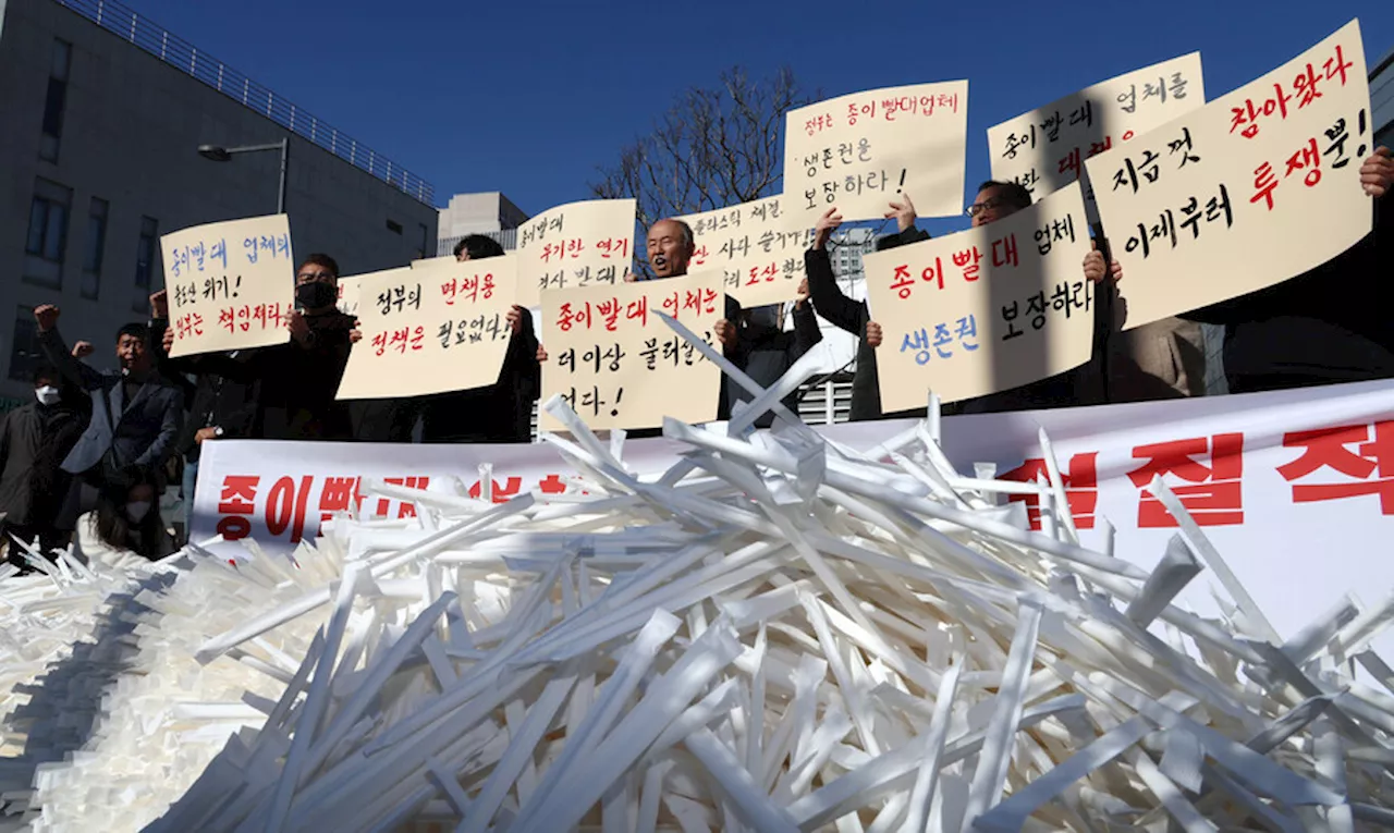 종이빨대 업체들 “정부 믿다 생사 기로에…플라스틱 금지 예정대로”