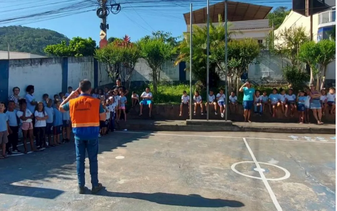 Defesa Civil realiza treinamento para plano de evacuação escolar