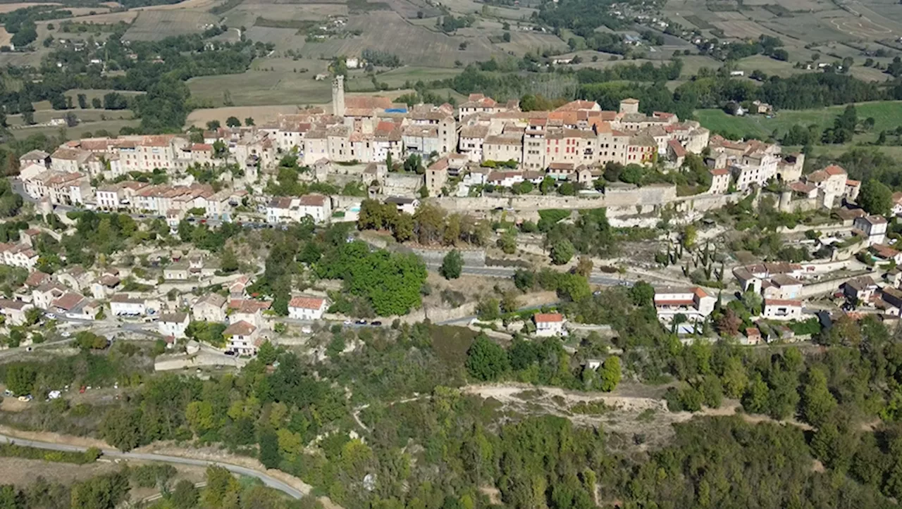 Le Tarn vu du ciel : dans les nuages de la cité médiévale de Cordes-sur-Ciel