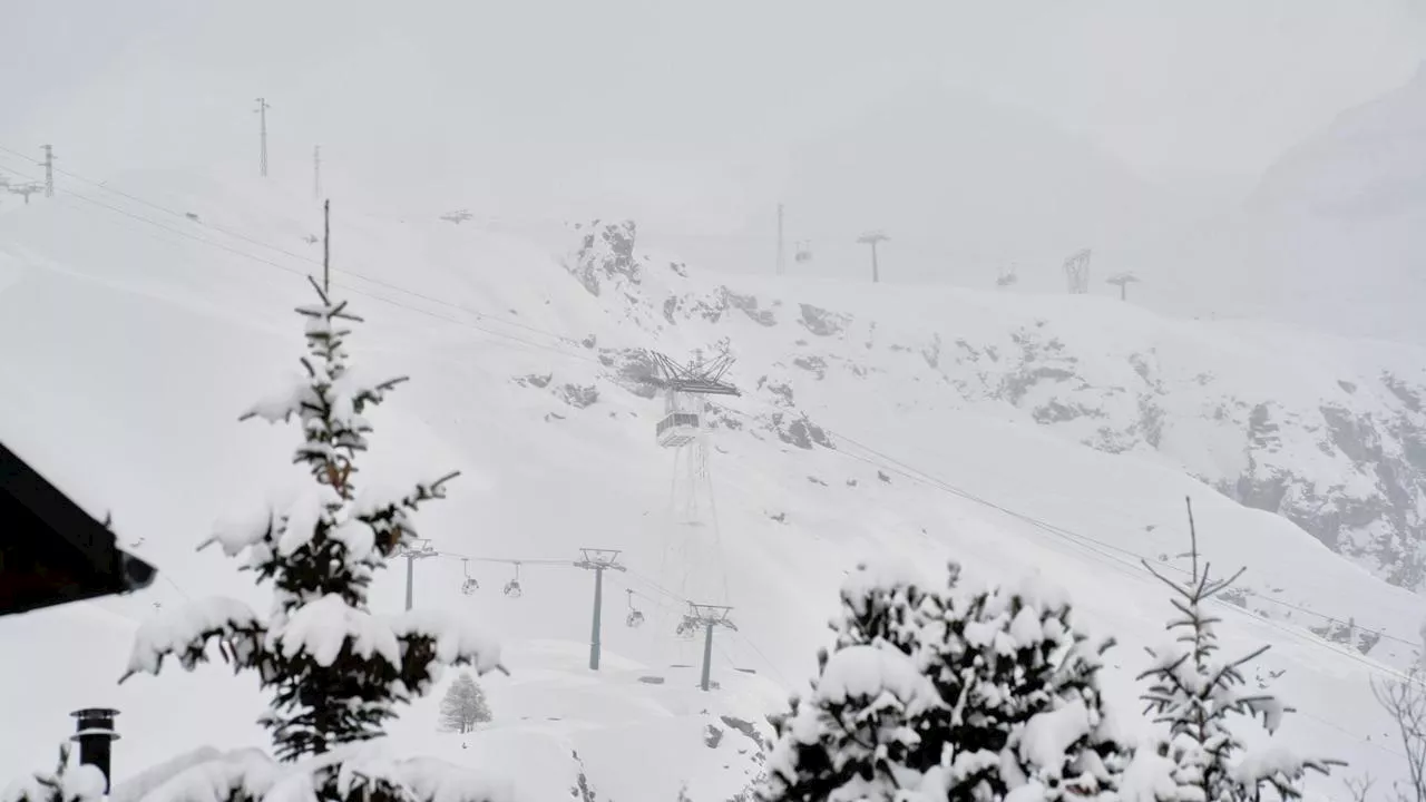 Sci, vento e nevicate da record si portano via le discese maschili di Coppa del Mondo sul Cervino