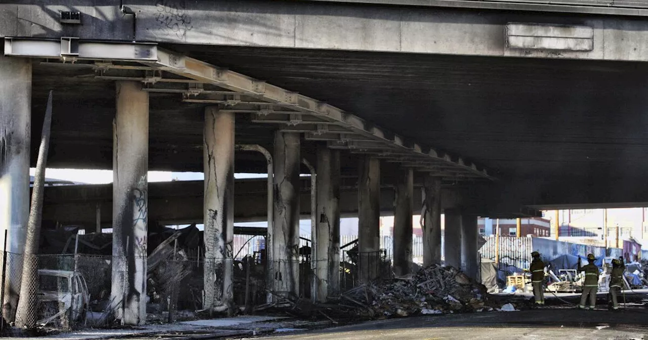 Prevén embotellamientos en Los Ángeles indefinidamente tras cierre de autopista por incendio