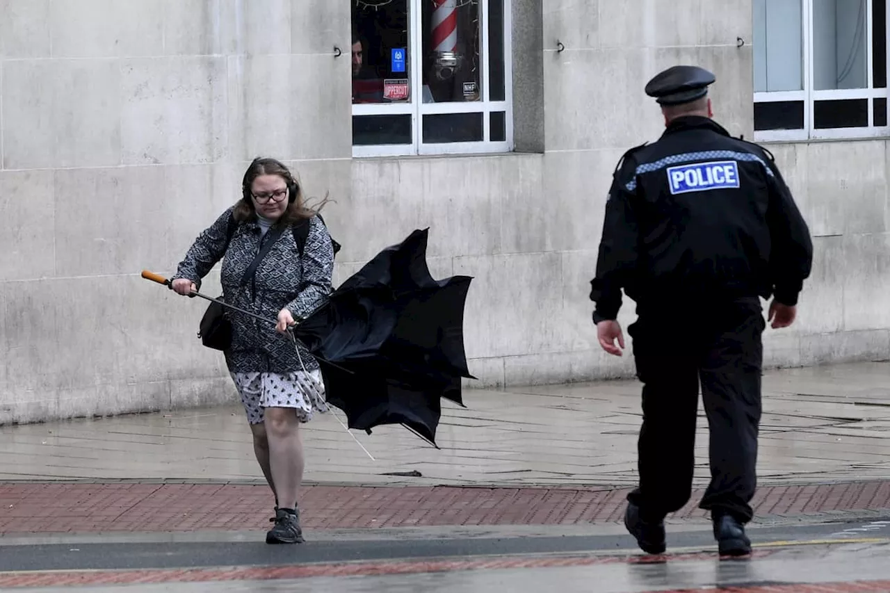 Storm Debi Leeds: Hour-by-hour weather forecast as Met Office issues warning for 65mph winds