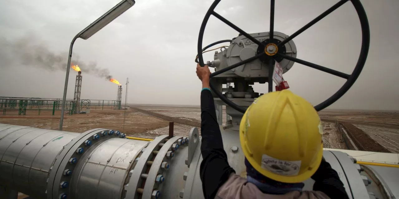 Oil prices edge higher after third straight losing week