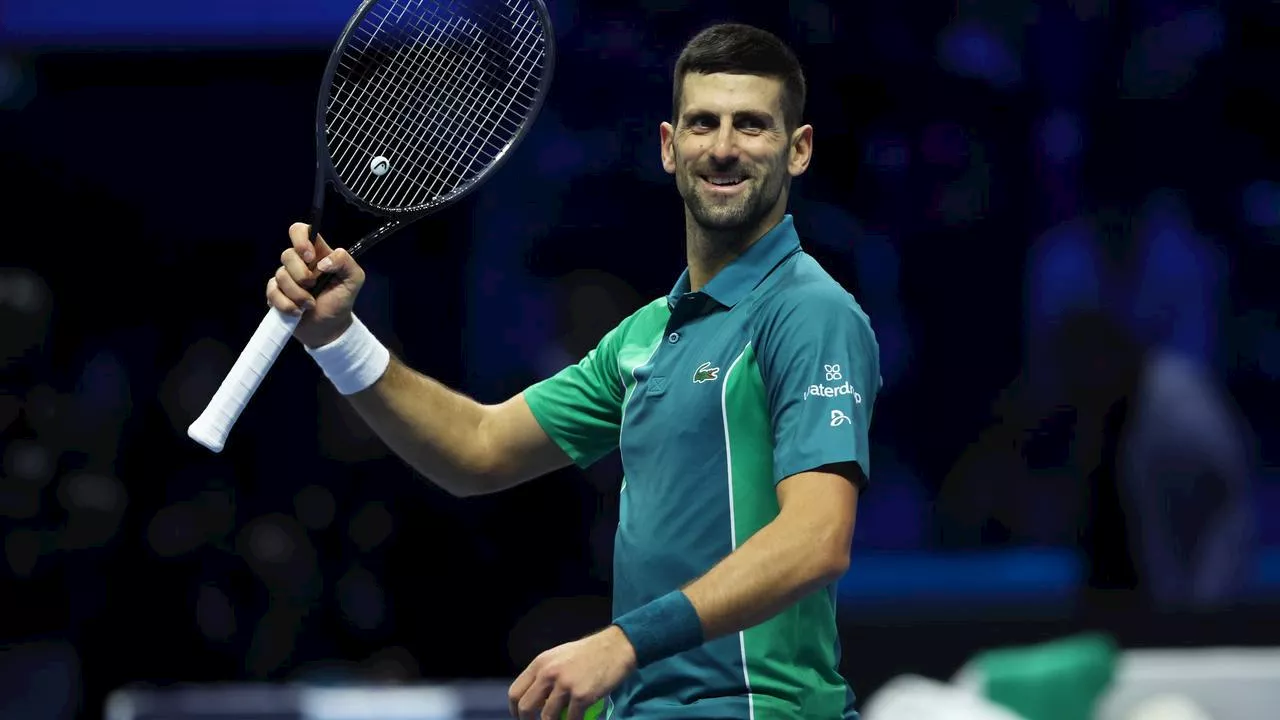 Djokovic sluit jaar weer af als nummer één door zege in openingspartij ATP Finals