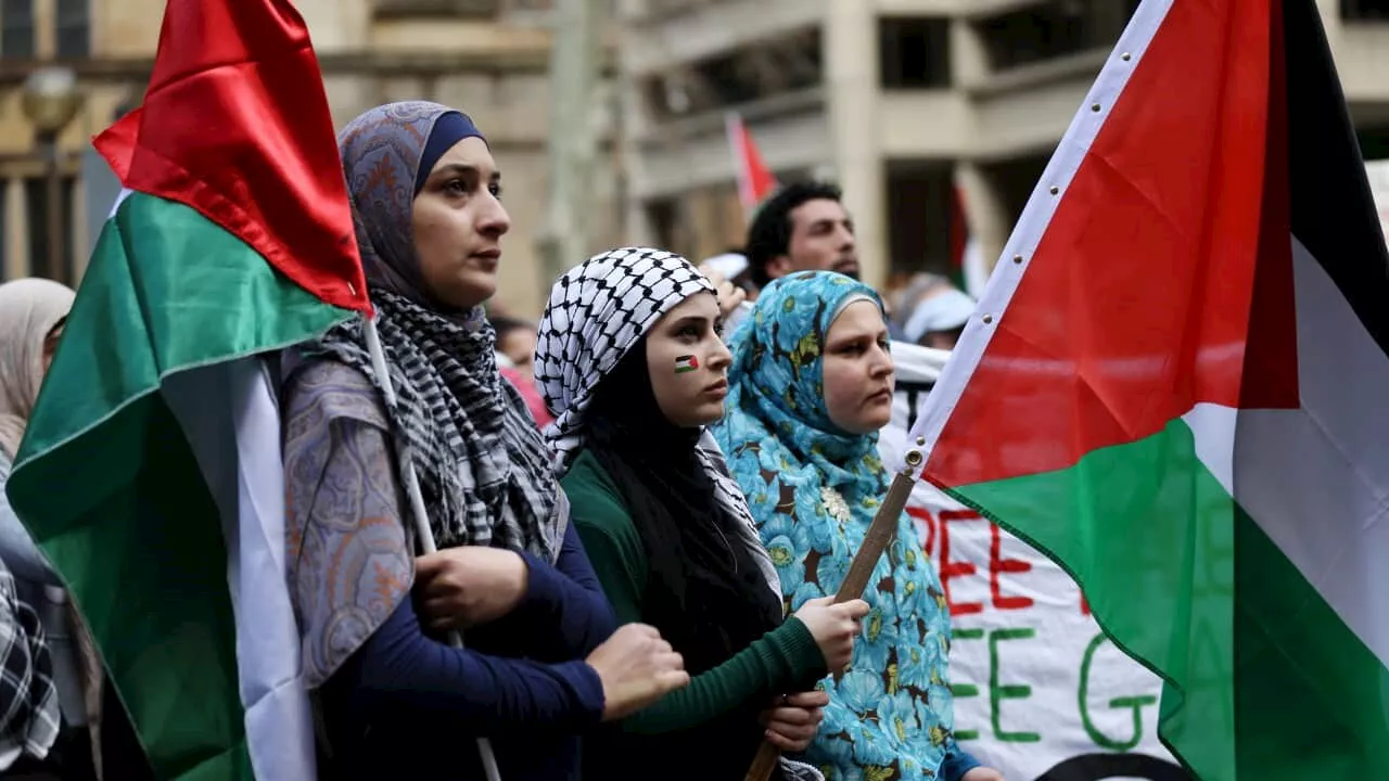 Pro-Palestinian Supporters Rally in Melbourne and Sydney After Fire Destroys Palestinian Business