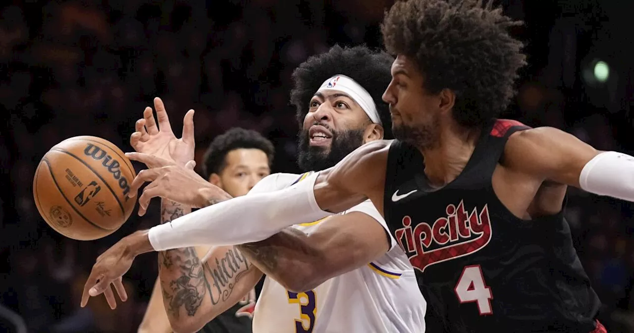 Davis y Hachimura lideran a Lakers ante Trail Blazers, una lesión deja sentado a LeBron