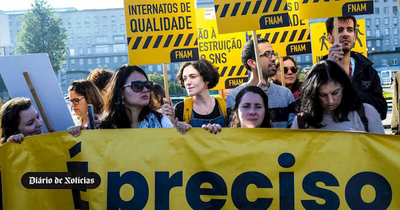 Manifestação de médicos em Portugal denuncia falta de médicos de família