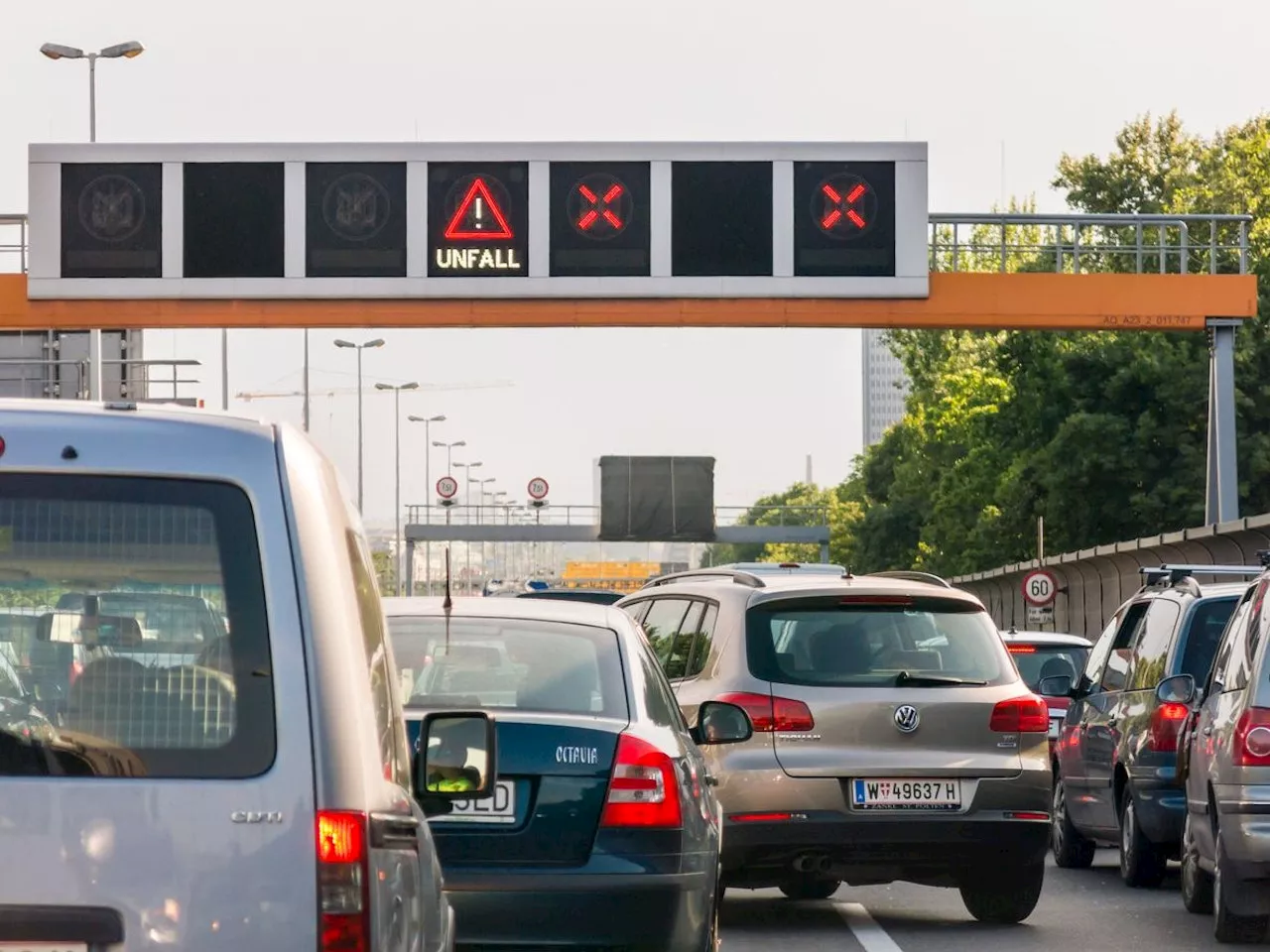 Riesiger Stau! LKW-Unfall legte Südosttangente lahm