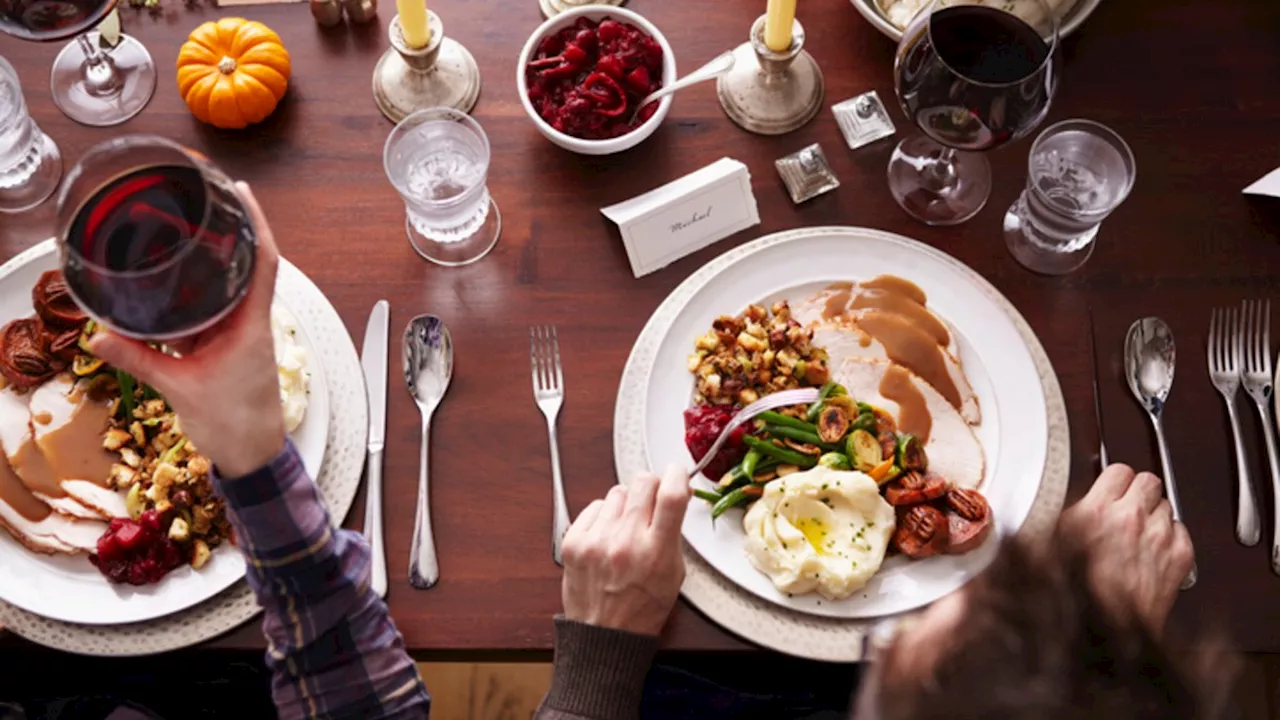 Cracker Barrel offers Heat n’ Serve Thanksgiving meals for take-out