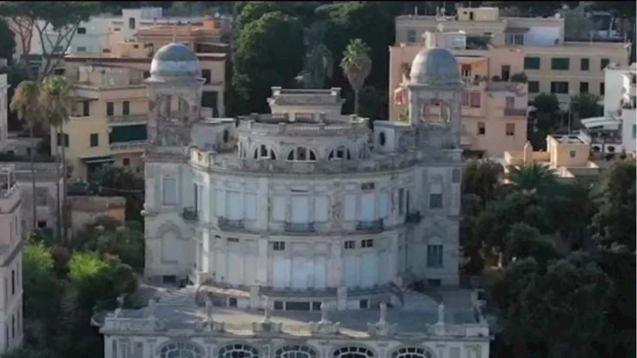 Abandoned Italian Palace Left to Rot and Crumble Away