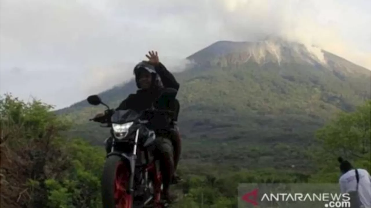 Gunung Ile Lewotolok di Lembata NTT Erupsi 400 Meter