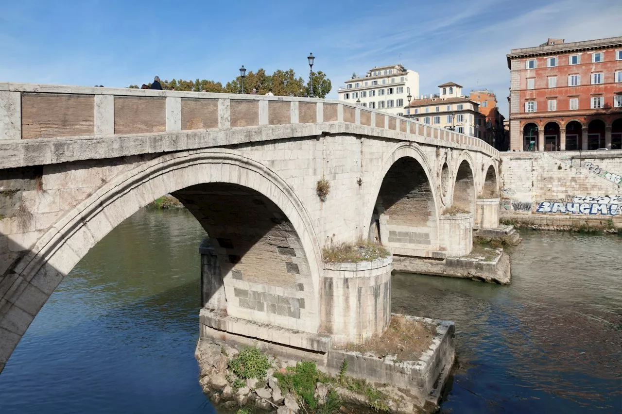 Österreicher stürzt in Rom von Tiber-Brücke