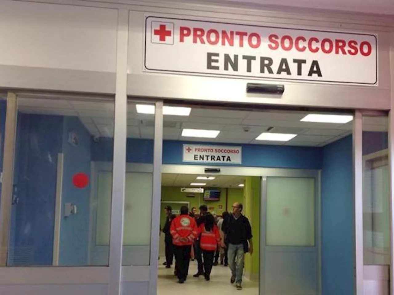 Pronto soccorso in affanno tra medici “in fuga” e pazienti in attesa di ricovero