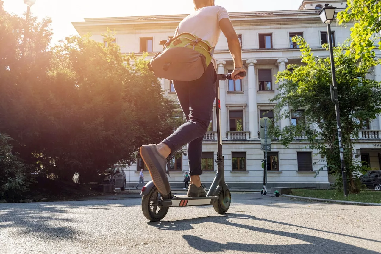 Betrunken am E-Scooter – 36-Jähriger tritt Polizisten