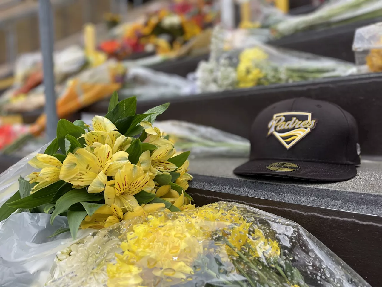 Padres Fans Pay Tribute to Owner Peter Seidler at Memorial