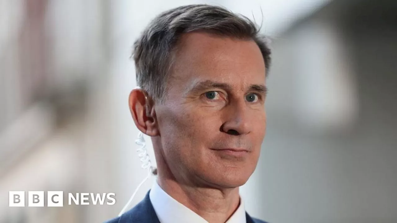 Chancellor Jeremy Hunt considers cutting income tax