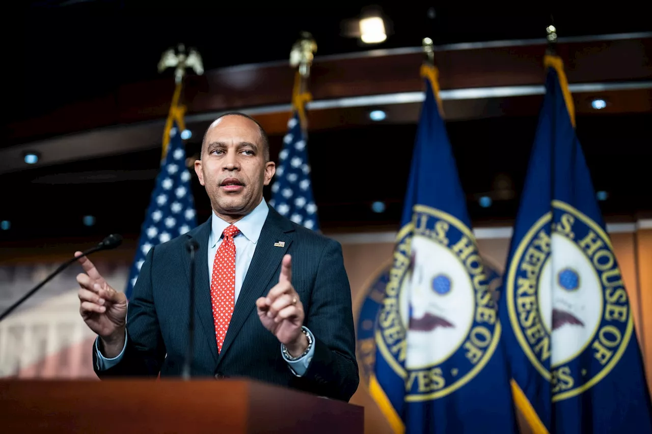 Minority Leader Hakeem Jeffries resists pleas to help Republicans in House leadership struggle