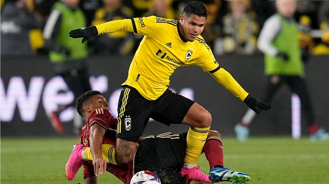 Cucho Hernández scores 2 goals to help Crew beat Atlanta United 2-0 in MLS playoffs