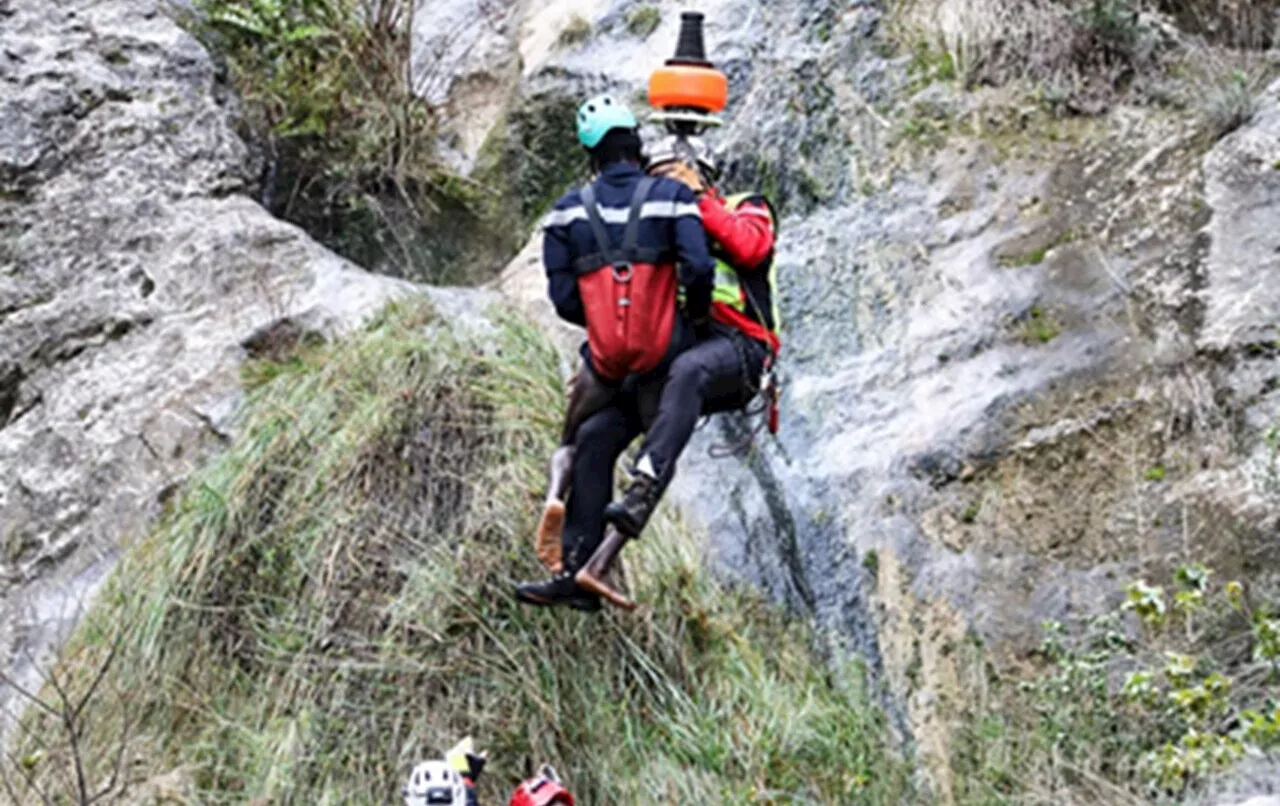 Gard : un jeune homme chute de 5 mètres lors d'une randonnée en forêt